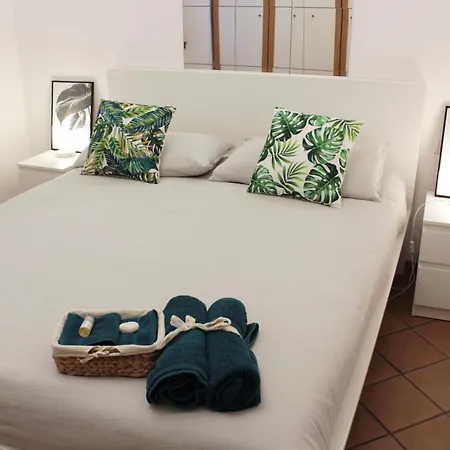 La Corte Dei Creativi Comodo E Centrale-2